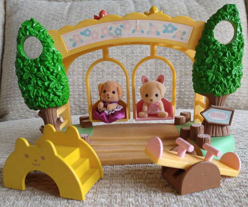 Sylvanian families nursery - families,